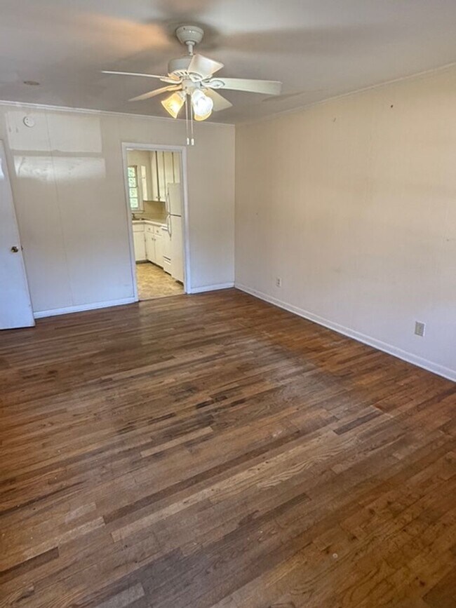 Foto del edificio - 10-12 Milledge Ct