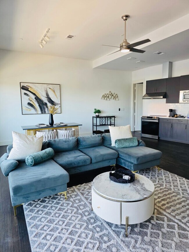 Building Photo - Modern 1 Bedroom in The Cedars