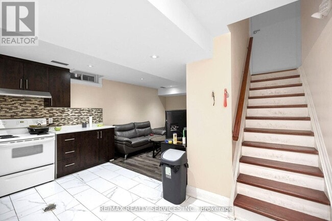Building Photo - 16 Mendoza Dr