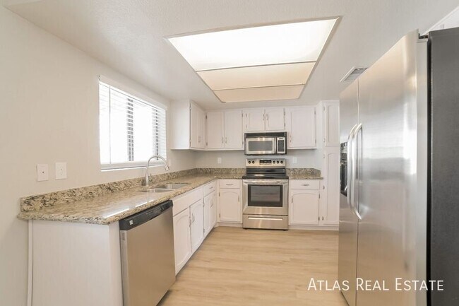 Building Photo - 5006 W Torrey Pines Cir