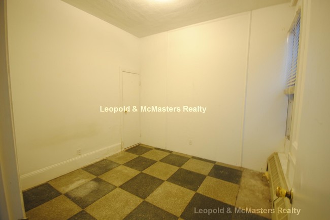Building Photo - 1 Bd on , NO FEE