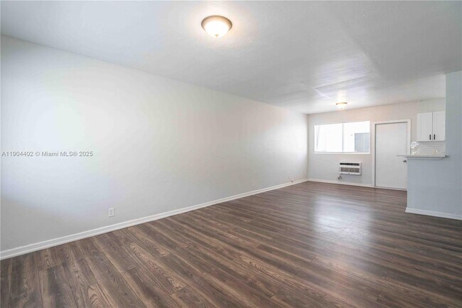 Foto del edificio - 6871 Abbott Ave