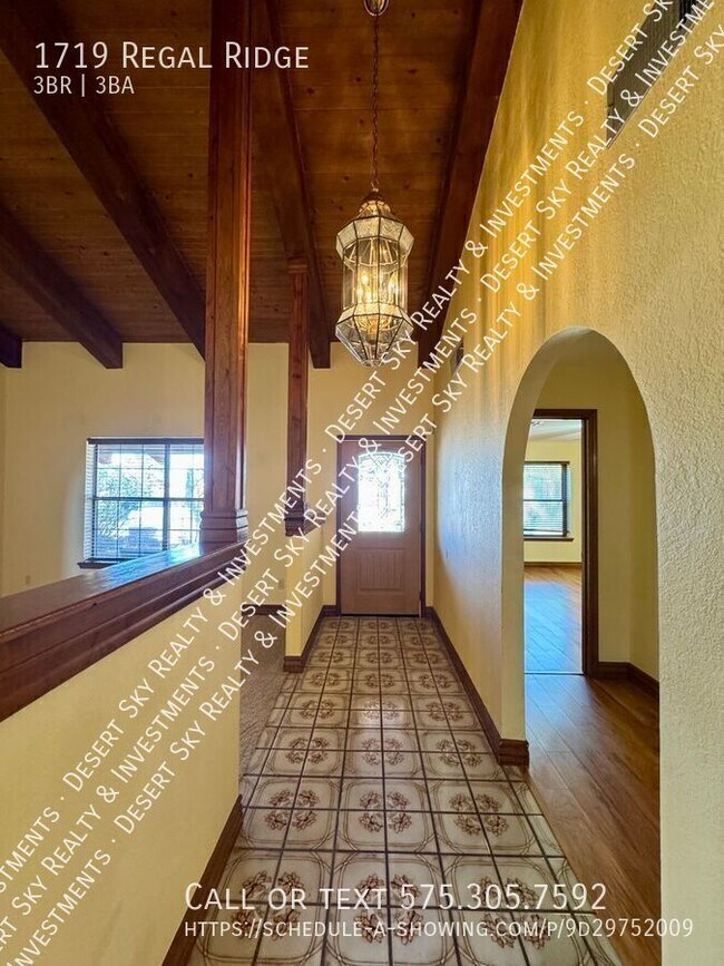 Foto del edificio - 1719 Regal Ridge St