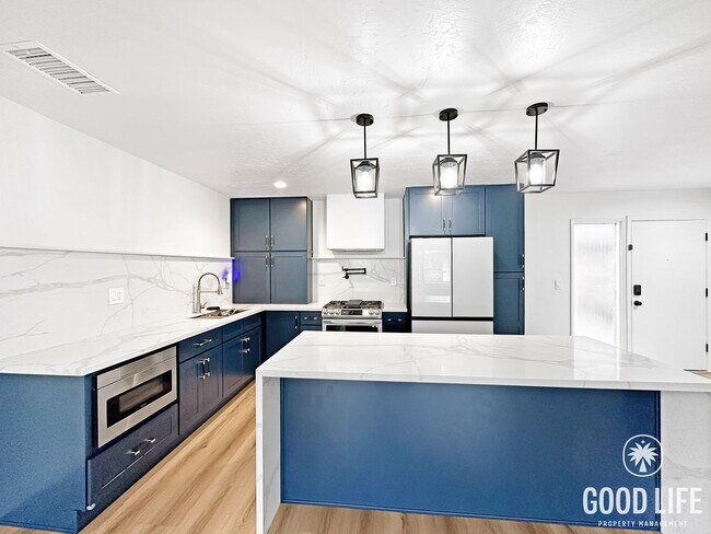 Foto del edificio - Stylish 2BR in Gated Community | Pool, Jacuzzi & Balcony