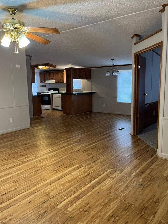 Foto del edificio - Lexington - Please call Lexington Office at 803-359-0793 to view