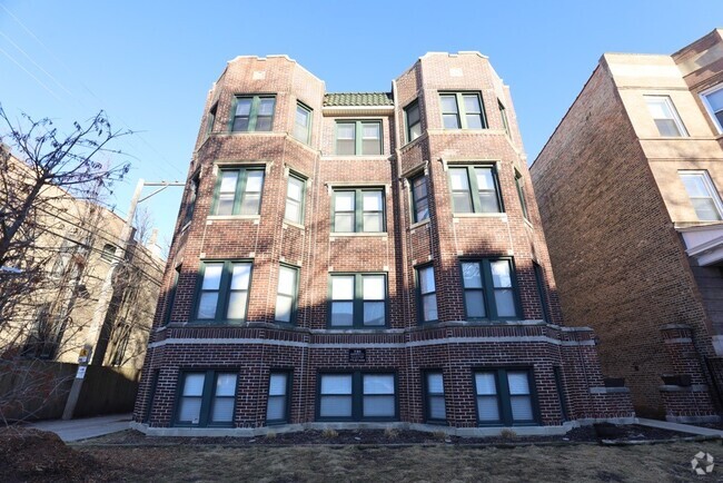 Building Photo - 3839 N Greenview Ave