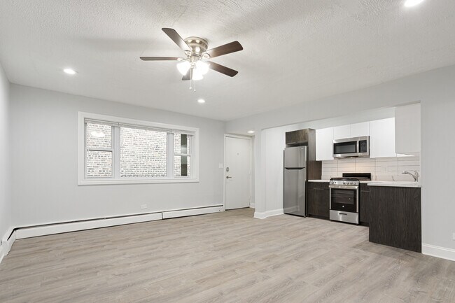 Foto del edificio - 7606 N Eastlake Terrace