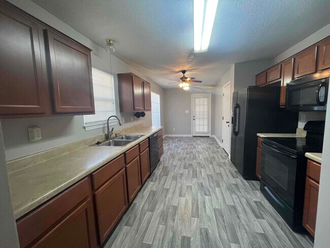 Building Photo - 7200 Tivoli Ln
