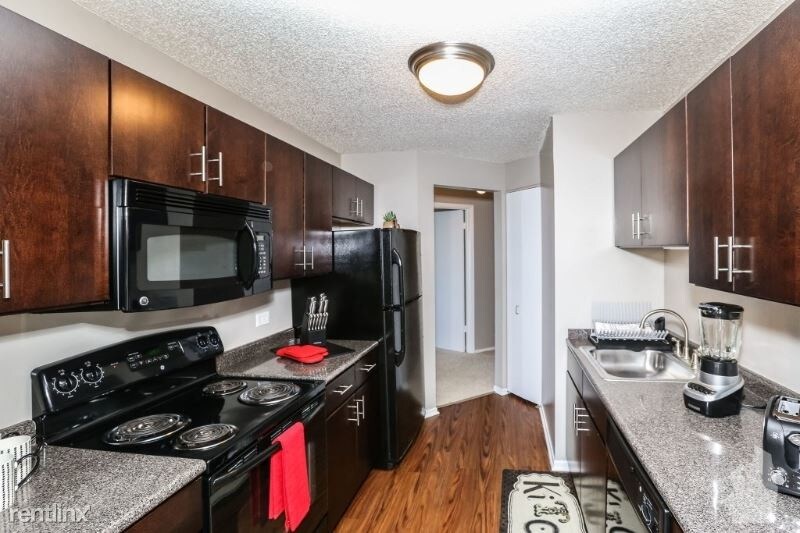Primary Photo - 441 E Erie St