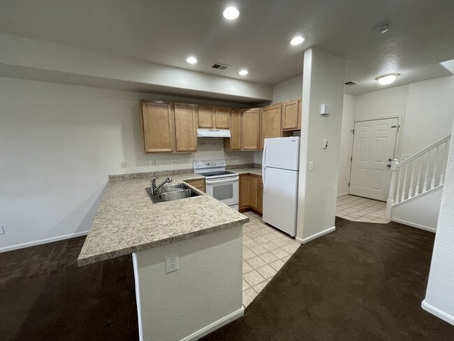 Building Photo - Balboa Park Townhome