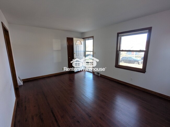 Building Photo - 5820 43rd Ave S