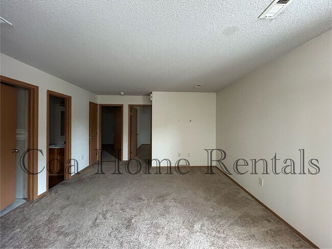 Building Photo - 1121 N Hydraulic Ave