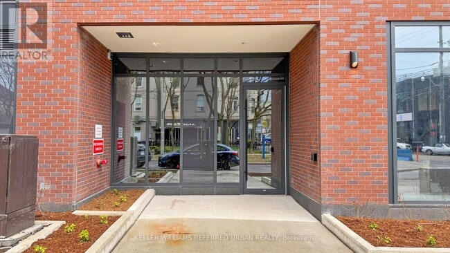 Building Photo - 5 Lakeview Ave