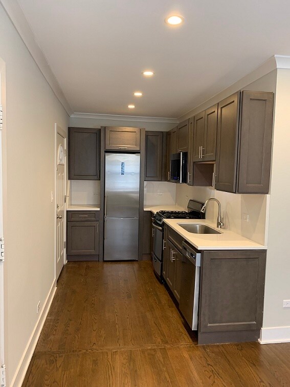 Foto principal - 937 W Oakdale Ave