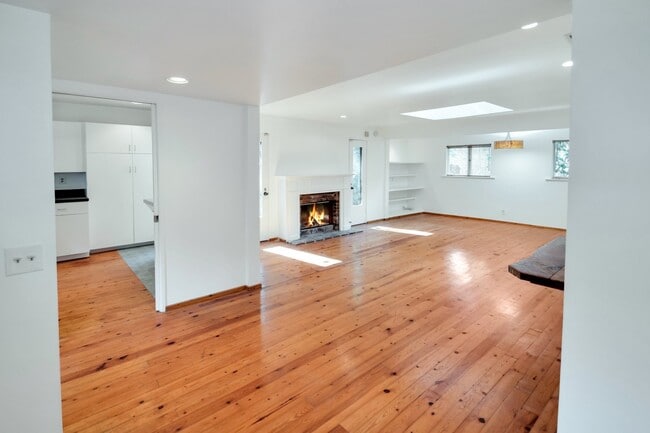 Building Photo - 9862 Easton Dr