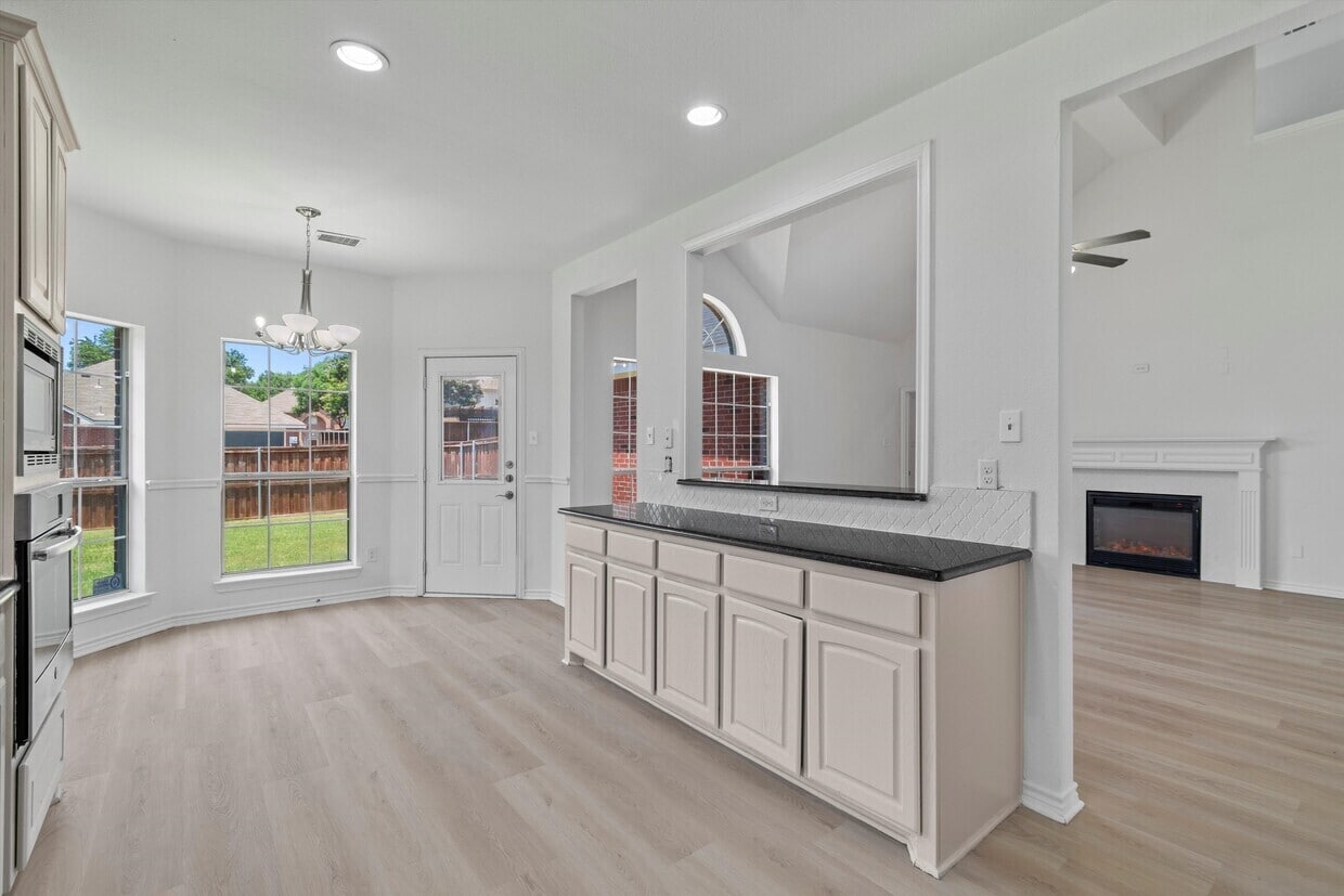 Building Photo - 2624 Zoeller Dr