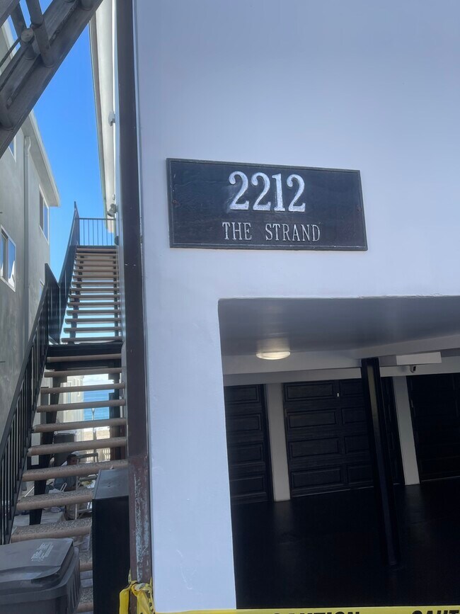 Escaleras - 2212 The Strand