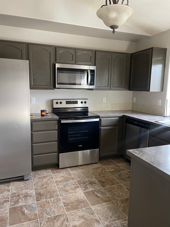 Building Photo - 908 S Salish Ct