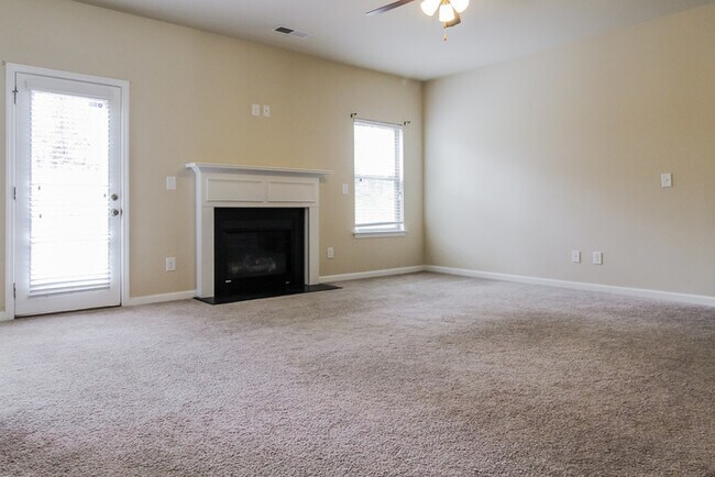 Foto del edificio - $500 OFF!!!Beautiful 5 Bedroom located in ...