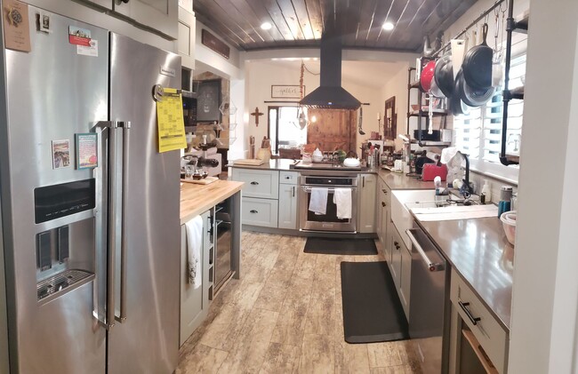 Building Photo - Eustis 2 Bed 2 Bath Single Family Home