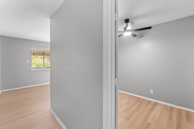 Building Photo - 8903 Parkfield Dr
