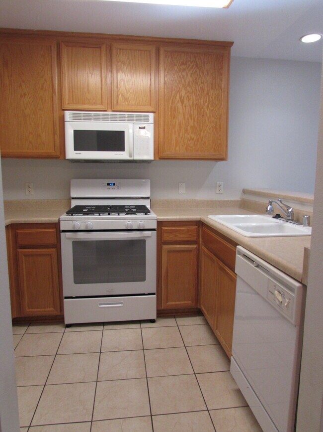 5325 Newcastle Ave Unit 245 Encino Ca Condo For Rent In Encino Ca Apartments Com 5325 Newcastle Ave Unit 245 Encino Ca Condo For Rent In Encino Ca Apartments Com