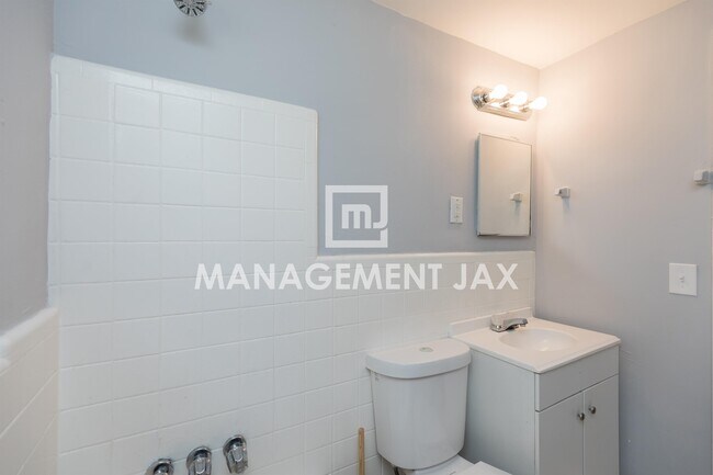 Building Photo - 1598 W 33rd St