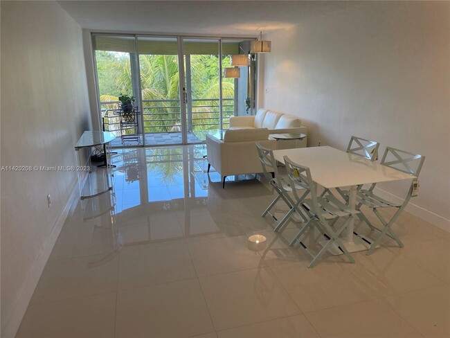 Foto del edificio - 1501 NE 191st St