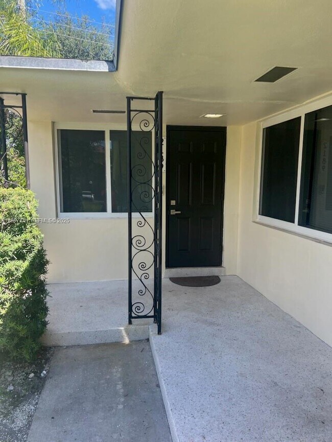 Foto del edificio - 2181 NE 167th St