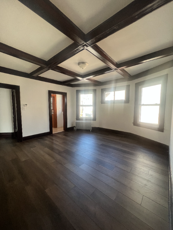 Building Photo - 742 Clifton Ave
