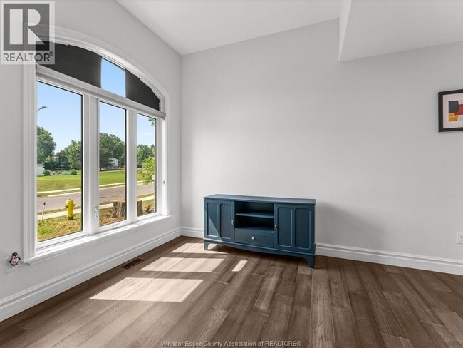 Building Photo - 93 Belleview Dr