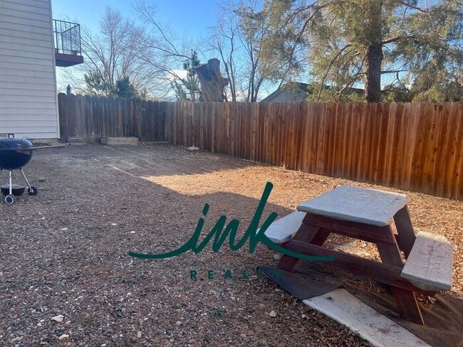 Building Photo - Lovely Gardnerville Townhome