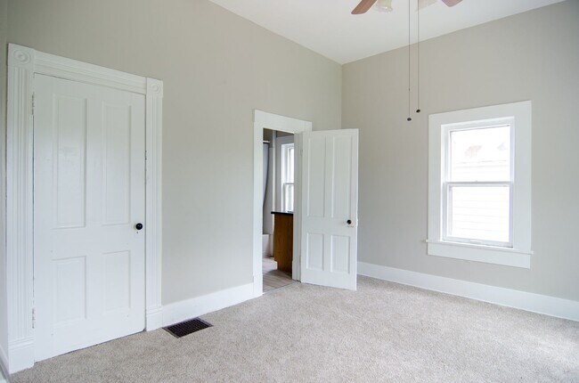 Foto del edificio - Large, Newly Renovated 3 Bedroom 2 Bathroom