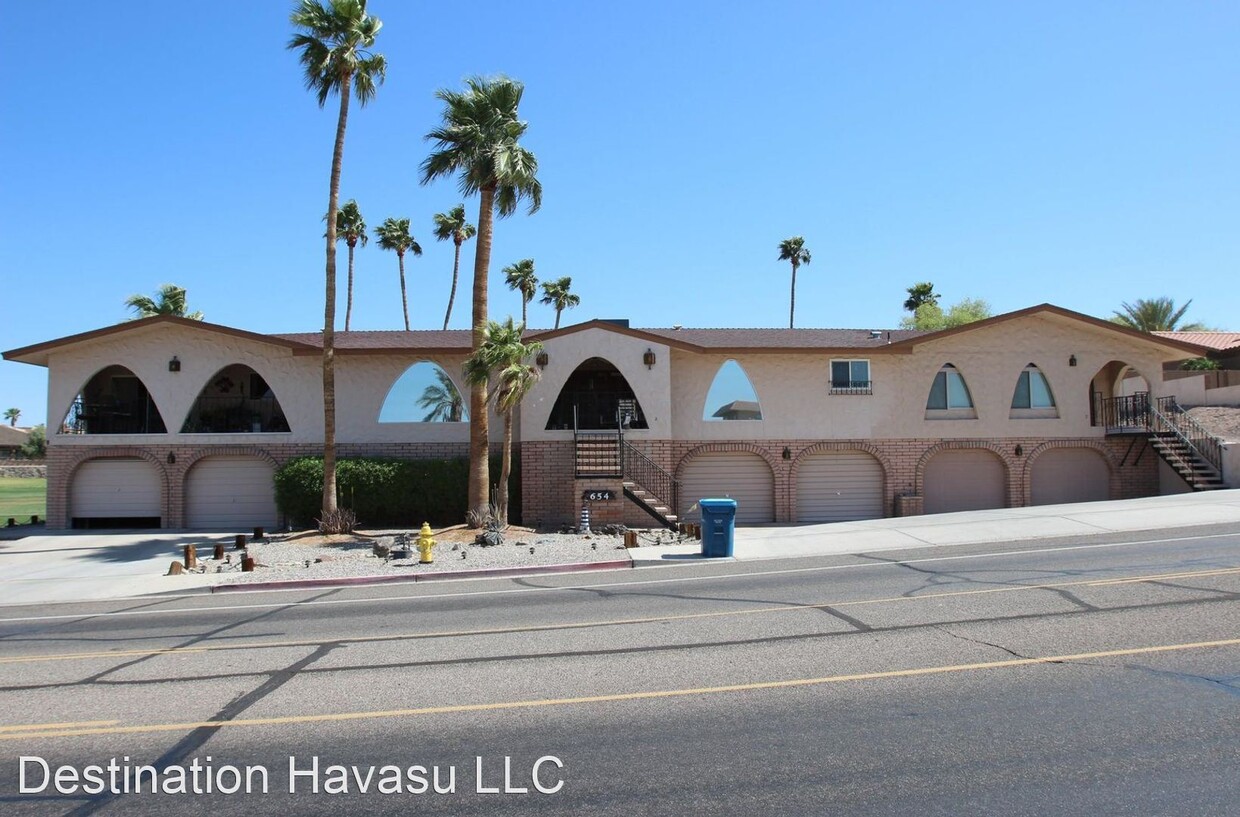 Primary Photo - 3 br, 2 bath House - 654 Acoma Blvd S #1