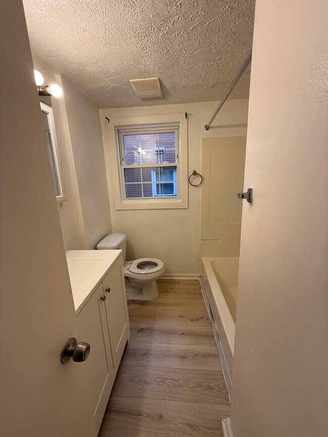 Foto del edificio - 3641 Ingleside Rd