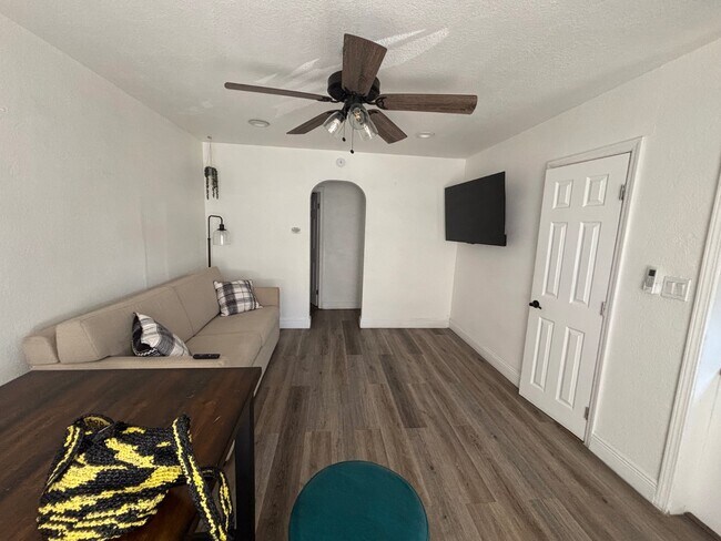 Foto del edificio - 1885 Springtime Ave