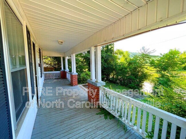 Building Photo - 221 Blue Ridge St
