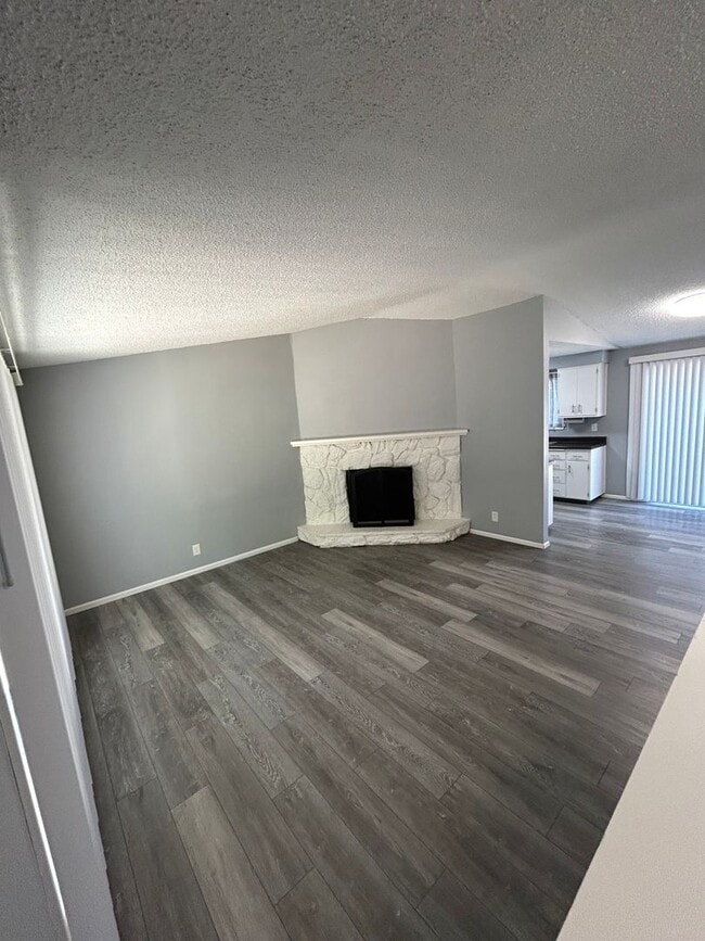 Building Photo - 24783 Parkside Dr