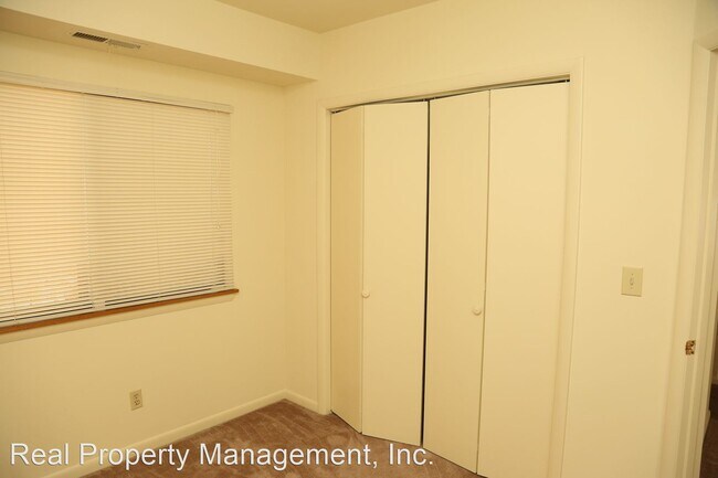 Building Photo - 2 br, 1.5 bath House - 1585 Birnam Dr.