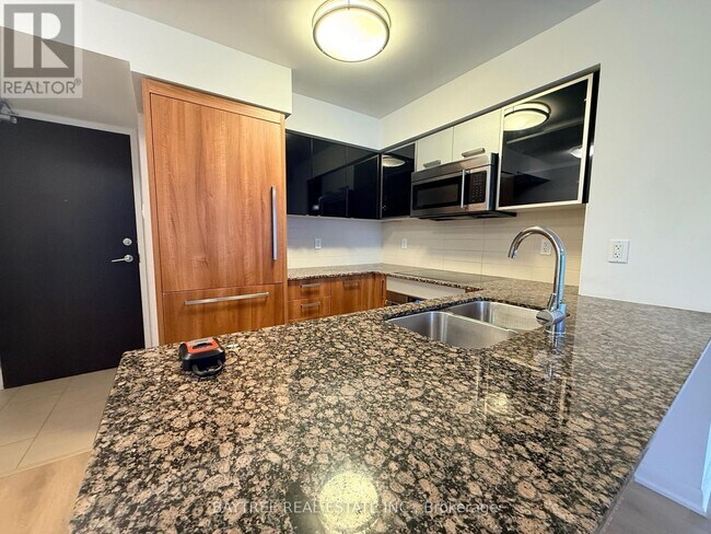 Photo du bâtiment - 5162 Yonge St