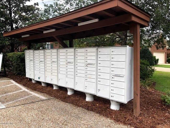 Building Photo - 1418 Brookside Gardens Dr