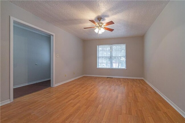 Building Photo - PRELEASING - July 2025 - Spacious Home Wit...