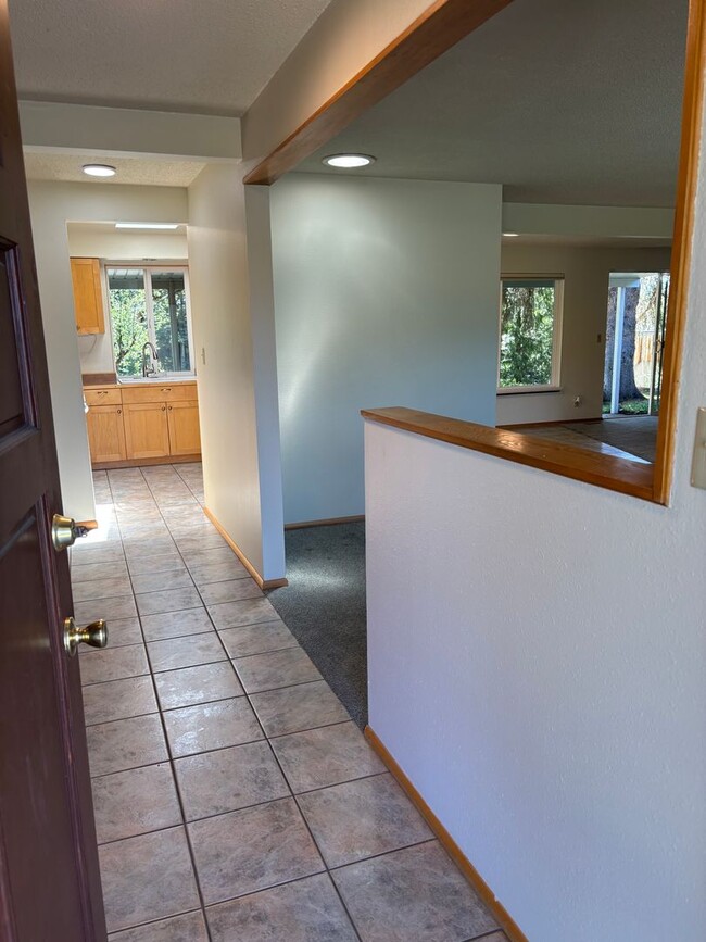 Building Photo - Riverfront home!!!! 3 Bedroom near downtow...