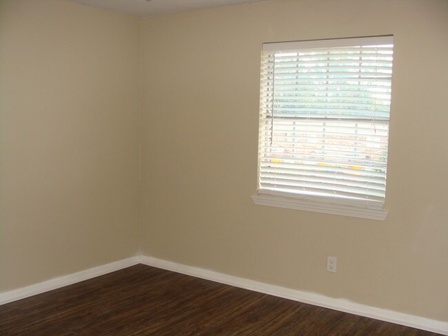 Building Photo - 109 Woodhouse Ln