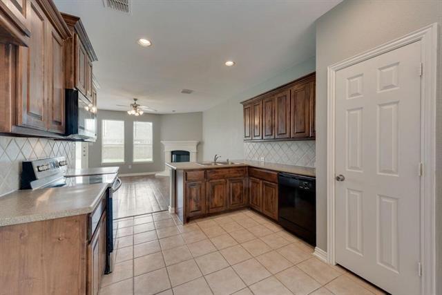 Building Photo - 2640 Lake Ridge Dr