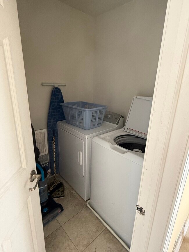 Foto del edificio - 2225 S Crambourne Way