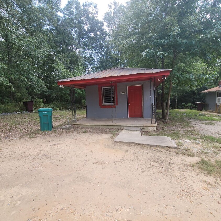 Primary Photo - Renovated 2 bedroom home Phenix City