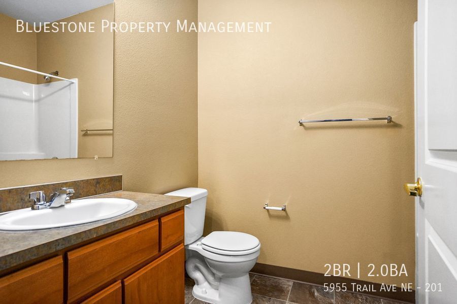Primary Photo - Spacious 2 Bedroom Apartment located in Ke...