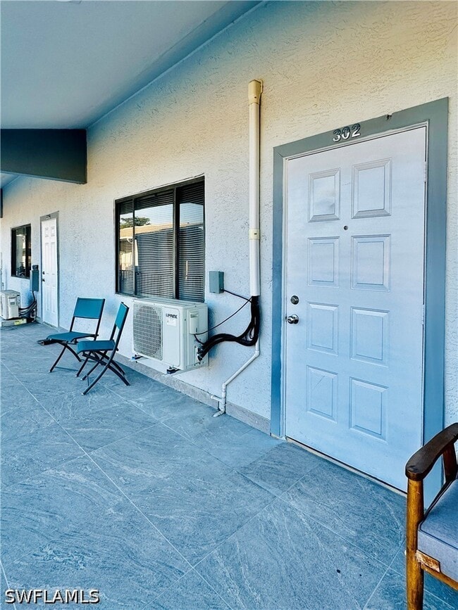 Building Photo - 826 Wiggins Pass Rd
