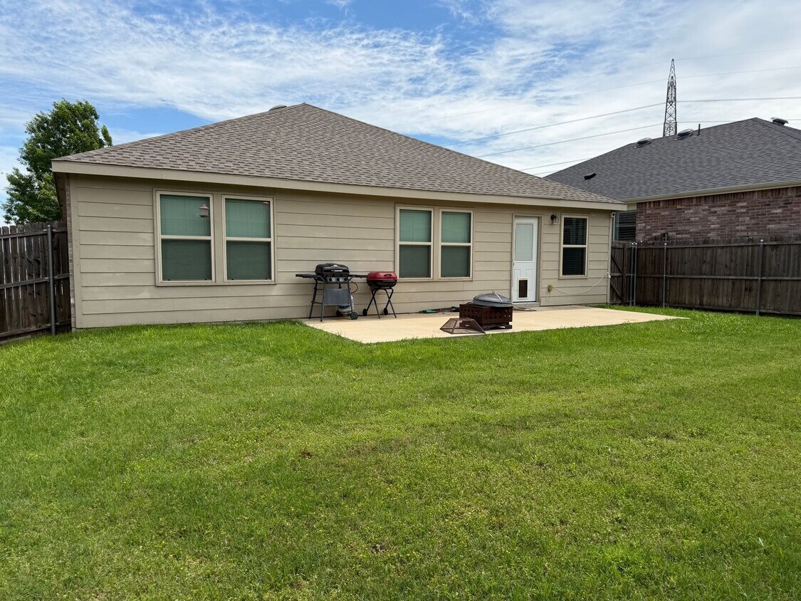 Building Photo - AVAILABLE NOW 3 BEDROOM 2 BATH HOME IN NORTHWEST ISD